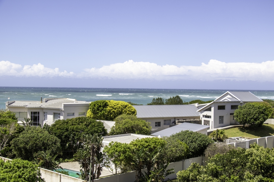 7 Bedroom Property for Sale in West Beach Eastern Cape